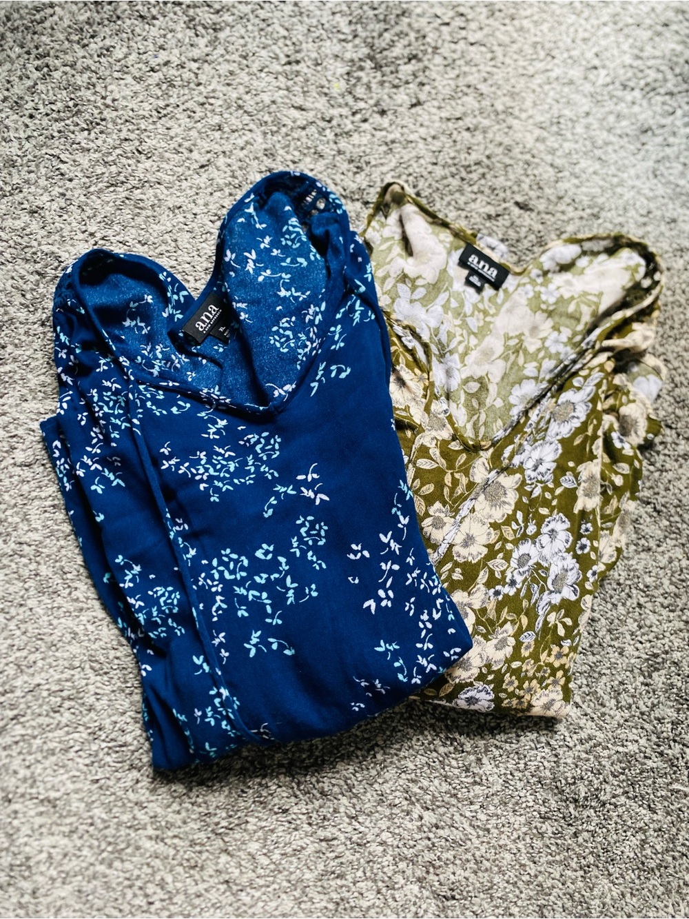 A.N.A. Womenโs Bundle of 2 Floral Peasant V-Neck Blouses Size XL Boho Lace EUC
